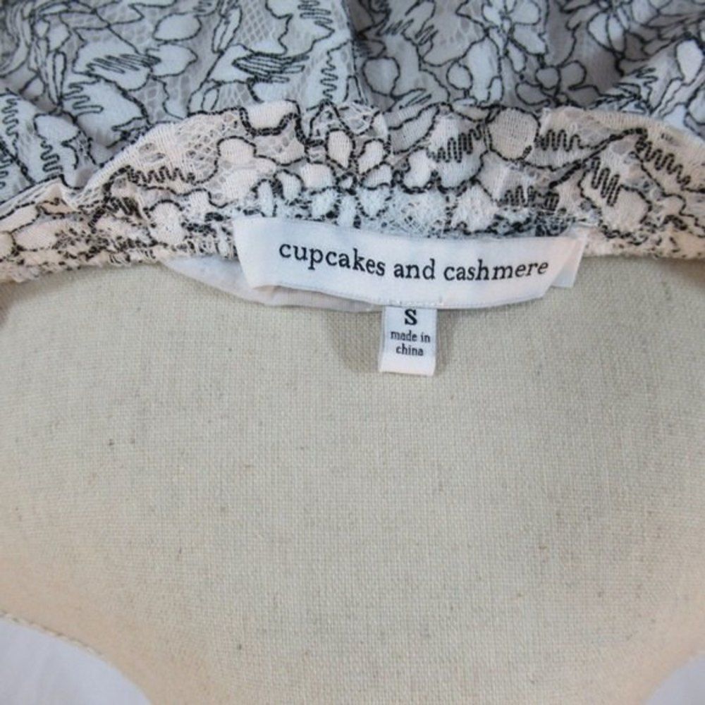Shoulder Baring Lace Top - Picture 7 of 7